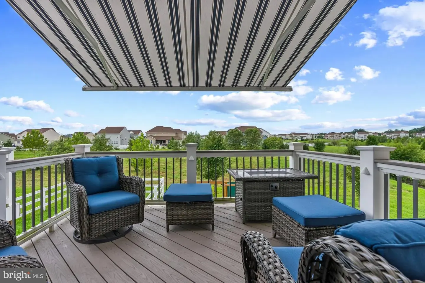 Rear deck with retractable awning